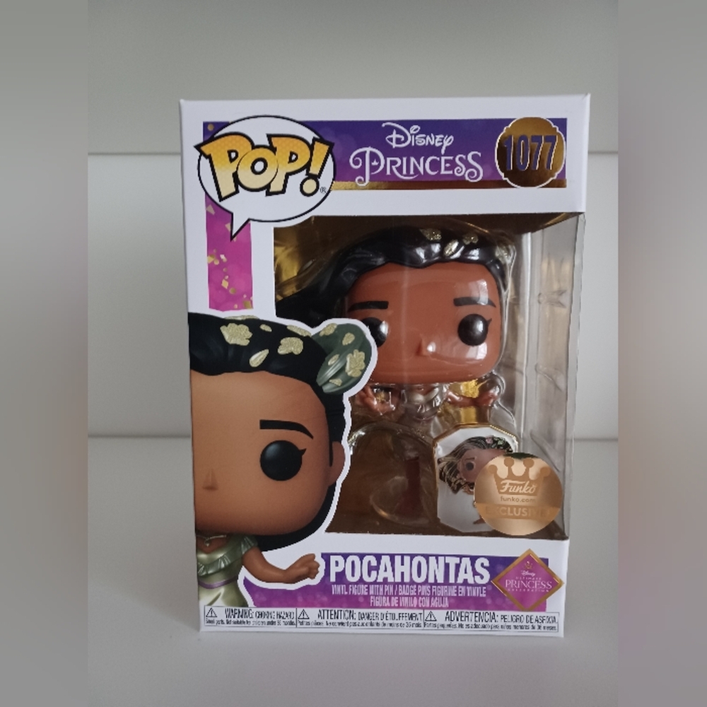 Disney Princess Pocahontas Gold With Pin 1077 Vinyl Figure Funko Pop
